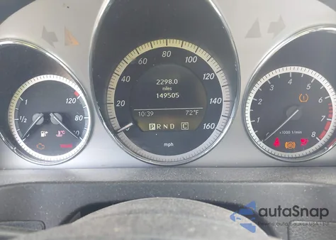 2010 Mercedes-Benz C 300 Luxury/Sport z USA, uszkodzony, nr VIN WDDGF5EB8AF421926